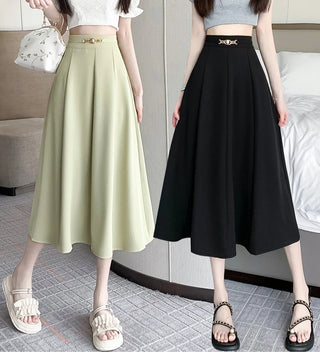 Luna Classic High-Waist Skirt with Chain Accent