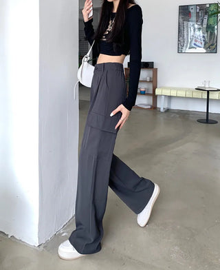 High-waisted pleated straight leg cargo trousers