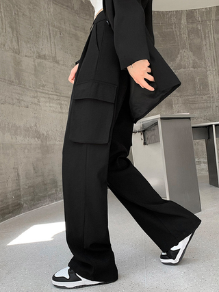 High-waisted pleated straight leg cargo trousers